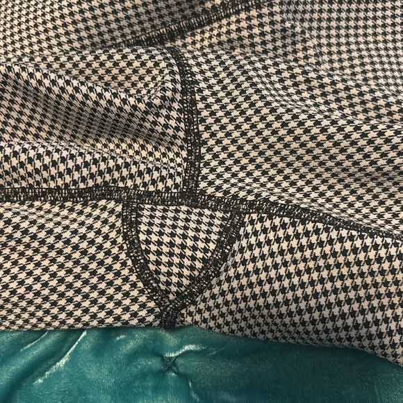 ALO Yoga Black and White Leggings size large - Picture 5 of 5